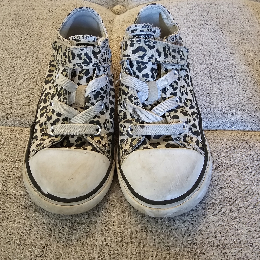 Girl's Converse sneakers
